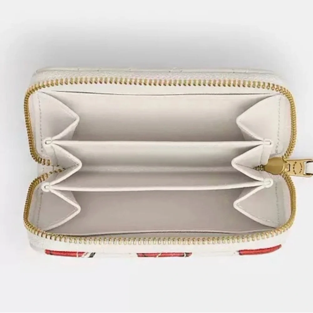 Coach Essential Small Zip Around Card Case With Quilting And Heart Print new